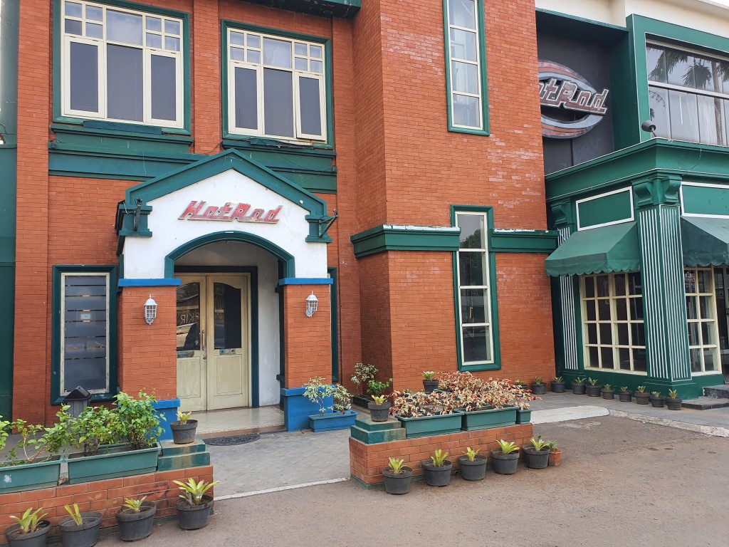 Bangunan Resto Cafe di Pinggir Jalan Arteri P Antasari — foto 3