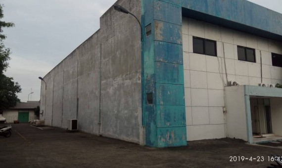 Gudang SFB di Jababeka 1, Hook Halaman Parkir Luas