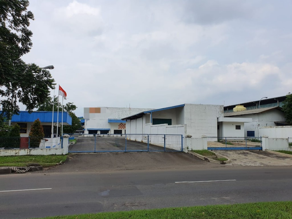 Gudang Strategis Ex Pabrik di Pinggir Jalan Raya Jababeka Cikarang — foto 2