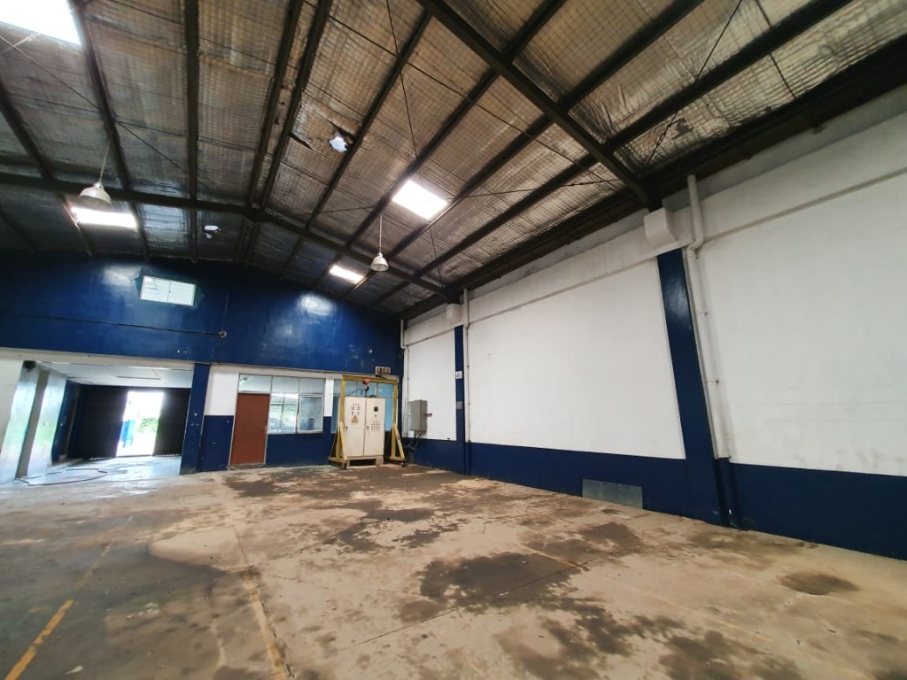 Gudang Luas 700 M2 Dalam Kawasan Industri Jababeka 2 Cikarang — foto 2