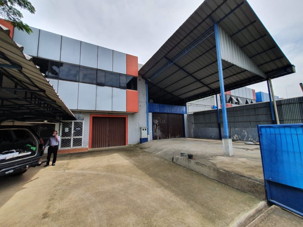 Gudang Luas 700 M2 Dalam Kawasan Industri Jababeka 2 Cikarang — foto 4