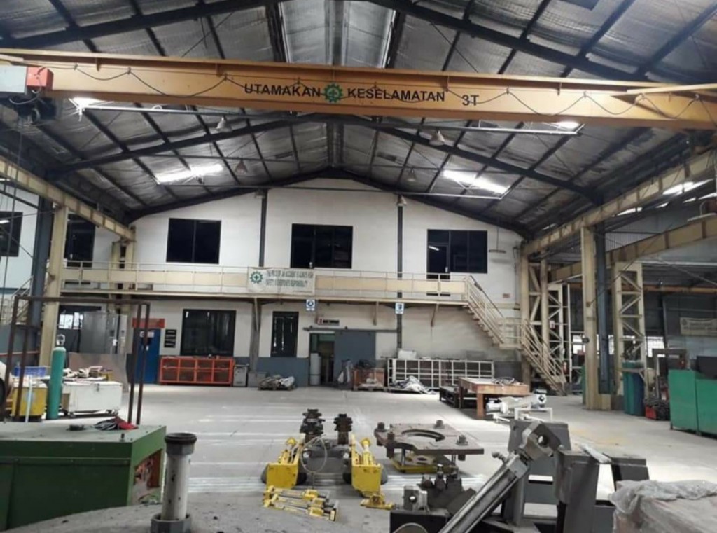 Jual Gudang Workshop Jababeka 2 Cikarang, Pinggir Jalan Raya — foto 1
