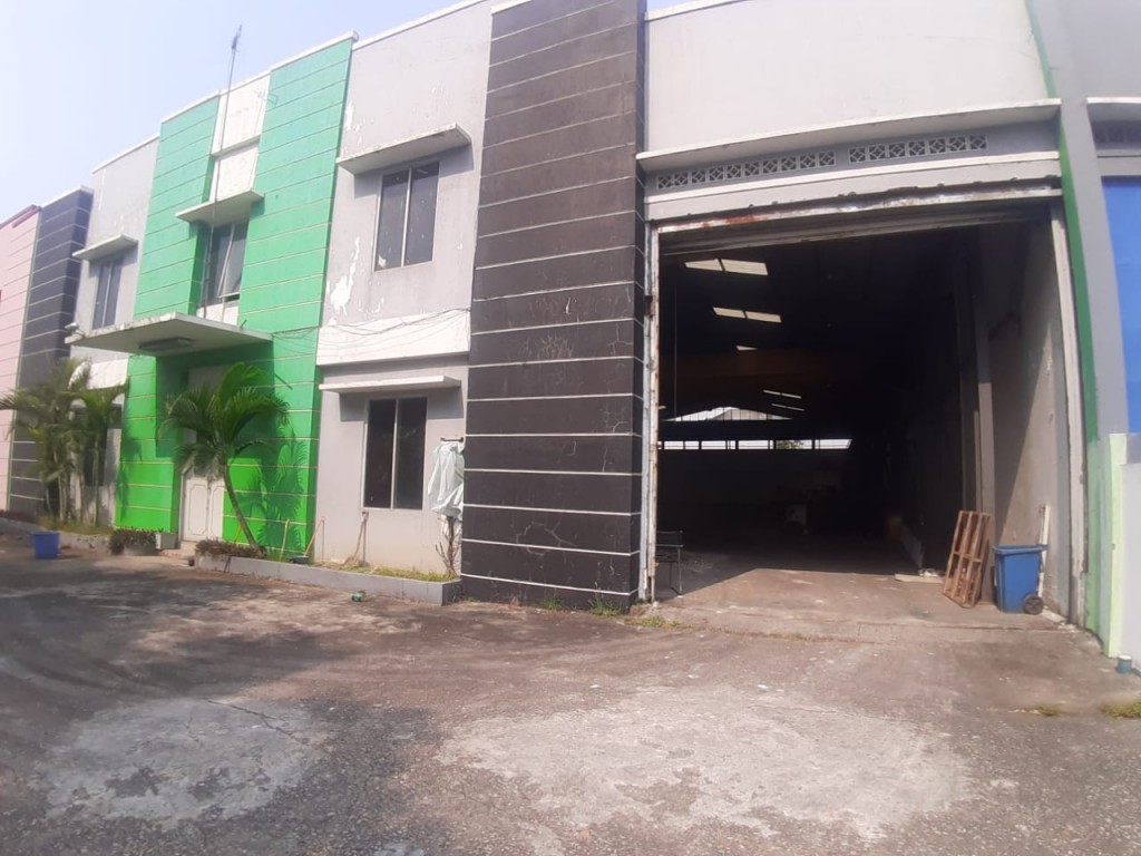 Gudang Lengkap dan Luas 1500 M2 di Lippo Cikarang Industrial Estate — foto 1