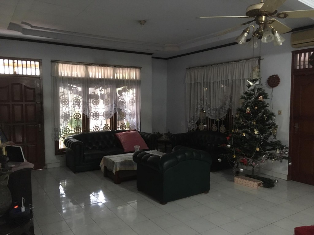 Rumah Luas Lokasi Strategis dekat Jalan Raya Margonda Raya Depok — foto 2