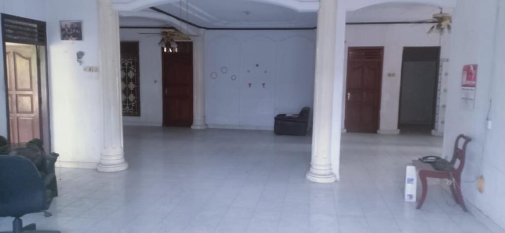 Rumah Luas Lokasi Strategis dekat Jalan Raya Margonda Raya Depok — foto 5