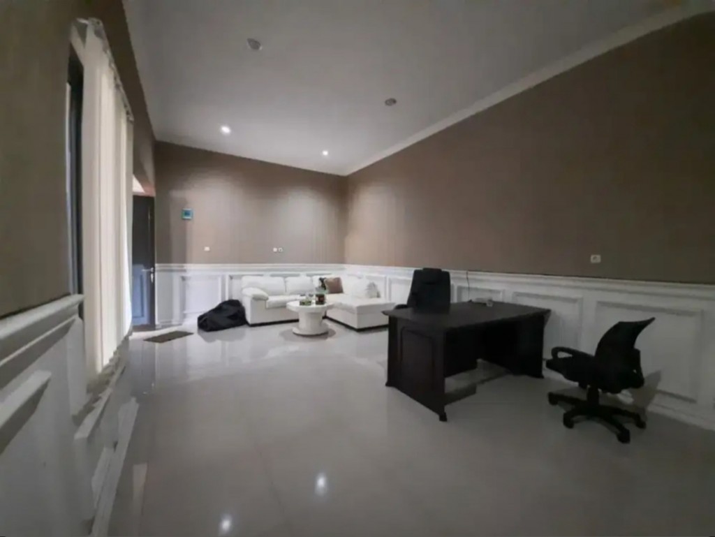 Gudang dengan Kantor Istimewa di Jababeka Cikarang dkt Delta Silicon Lippo Cikarang — foto 1