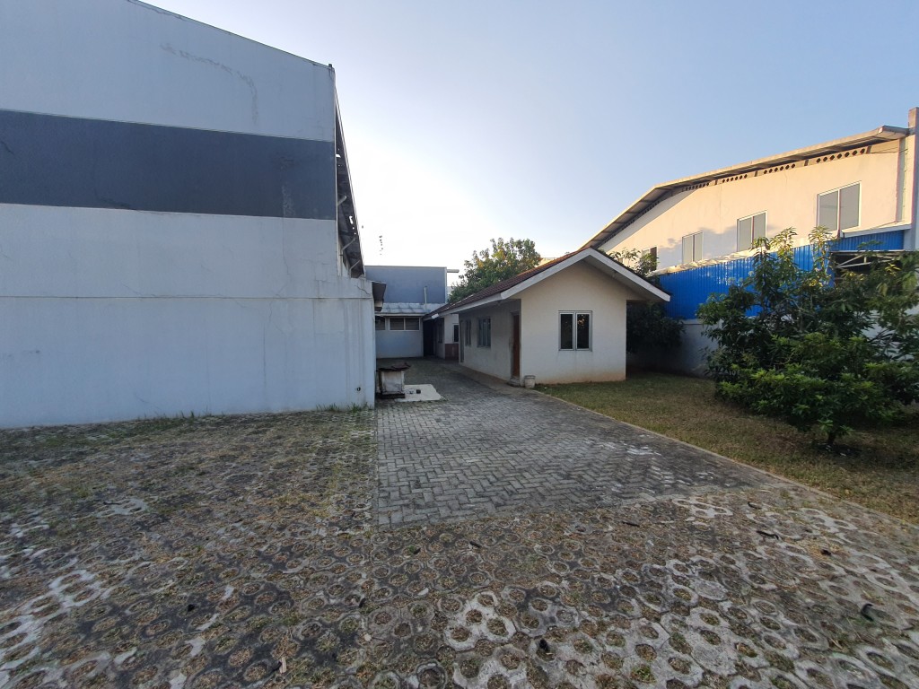Gudang Workshop Delta Silicon 3 Cikarang Dijual Murah Bangunan Bagus — foto 4