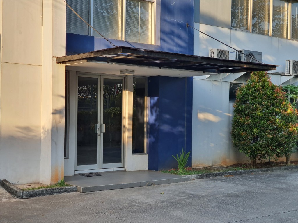 Gudang Workshop Delta Silicon 3 Cikarang Dijual Murah Bangunan Bagus — foto 1