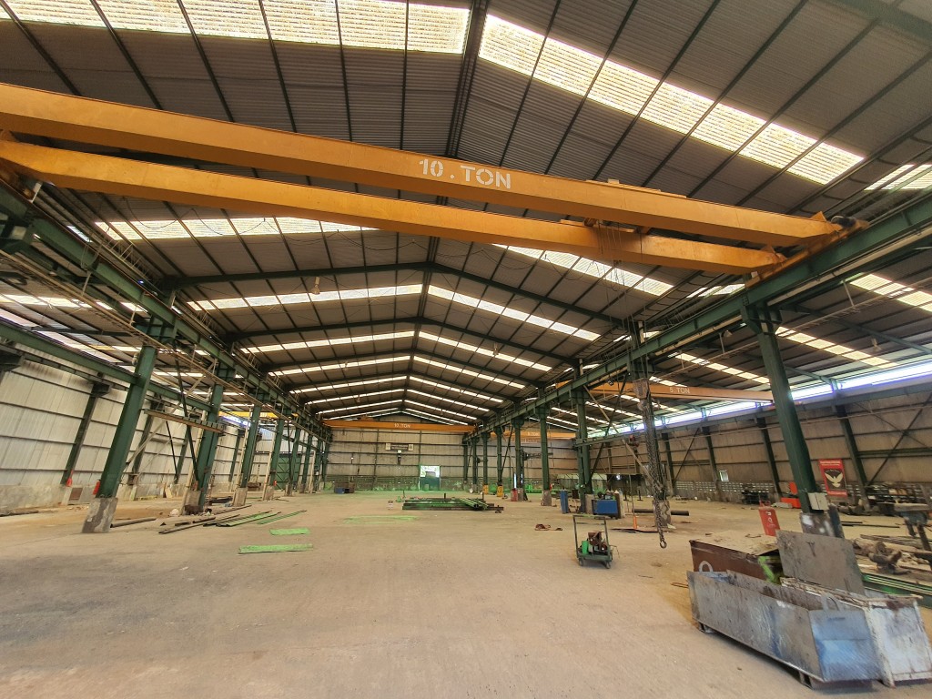 Sewa Gudang Cikarang Bekasi Cocok Untuk Gudang Workshop Fabrikasi Baja Dilengkapi Hoist Crane — foto 5