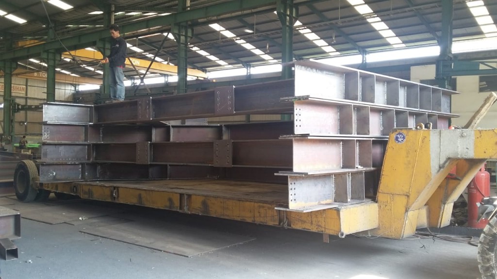 Sewa Gudang Cikarang Bekasi Cocok Untuk Gudang Workshop Fabrikasi Baja Dilengkapi Hoist Crane — foto 2