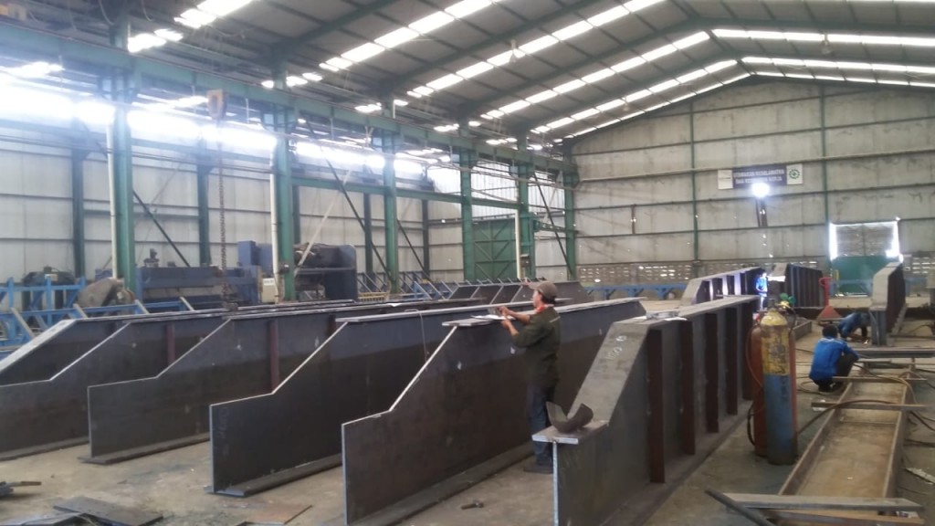 Sewa Gudang Cikarang Bekasi Cocok Untuk Gudang Workshop Fabrikasi Baja Dilengkapi Hoist Crane — foto 1