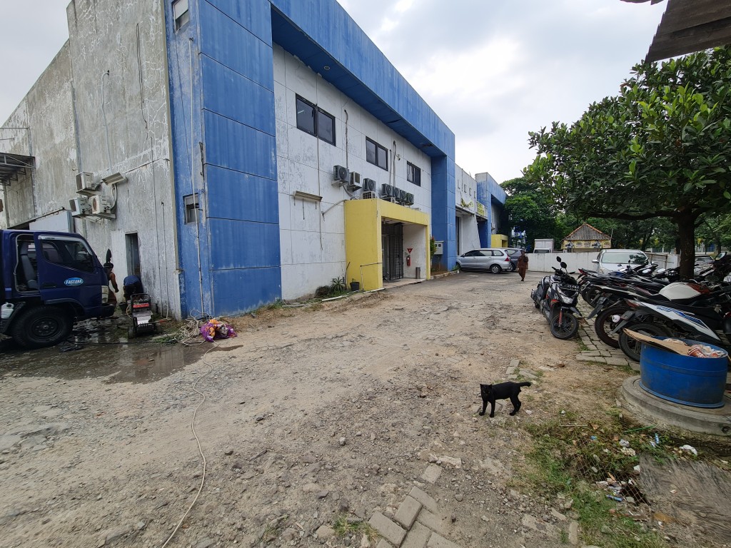 SEWA GUDANG JABABEKA CIKARANG, BEKASI PARKIRAN SUPER LUAS — foto 1