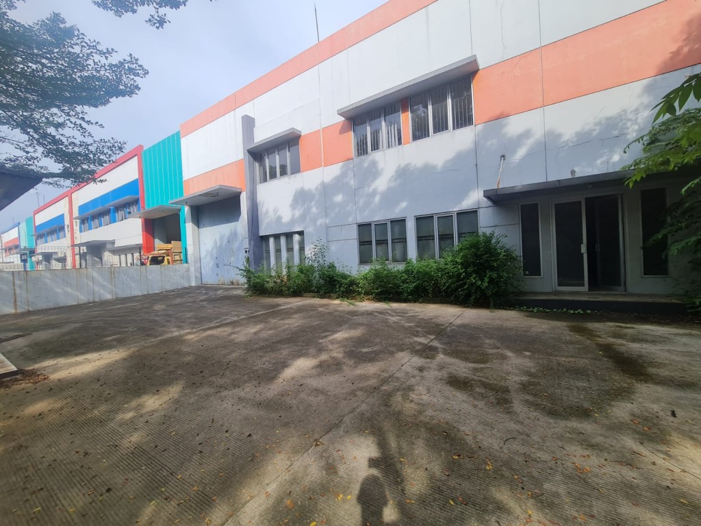 Disewakan Gudang OFFICENYA BESAR di Delta Silicon 3 Cikarang, dkt Jababeka 8 — foto 1