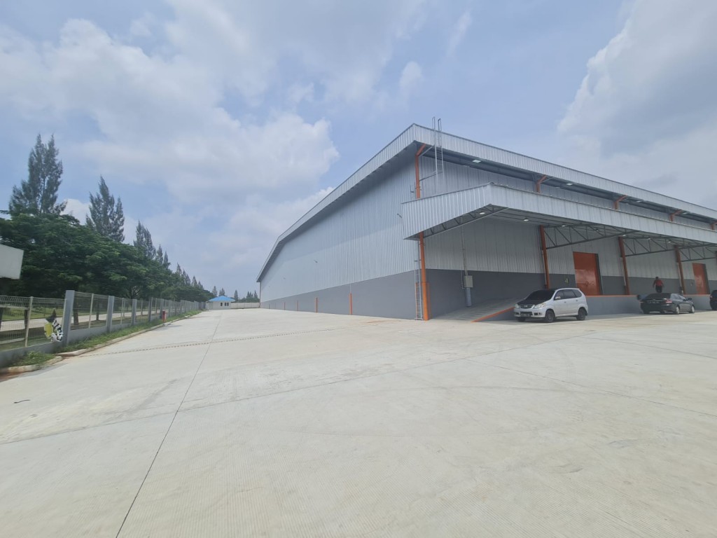 Disewakan Gudang di Delta Silicon 8 Lippo Cikarang, Dilengkapi Loading Dock & Auto Leveler dkt KITIC Deltamas — foto 1