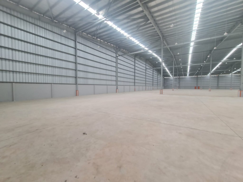 Disewakan Gudang di Delta Silicon 8 Lippo Cikarang, Dilengkapi Loading Dock & Auto Leveler dkt KITIC Deltamas — foto 3